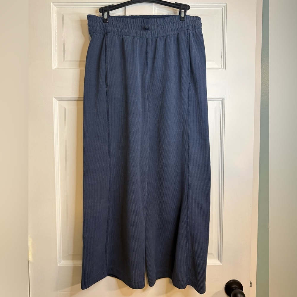 Lululemon Ribbed Softstreme Mid-Rise Wide-Leg Cropped Pant